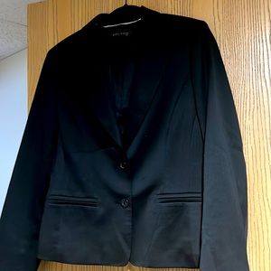 Anne Klein 2 button blazier. Nice!  Size tags is 14